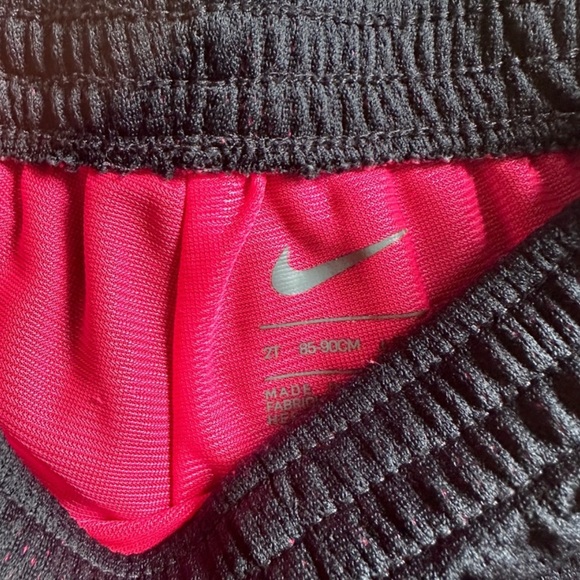 Girls Nike shorts 2t - Picture 2 of 2